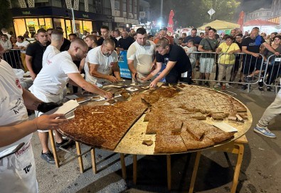 Еднодневна екскурзия до Фестивала на плескавицата в Лесковац и посещение на Ниш! Транспорт и водач от туроператор Поход - Снимка