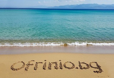 Еднодневен плаж до Гърция - Офринио! Безкрайна пясъчна ивица, плаж със син флаг, спокойствие, чист въздух, водач и транспорт от Роял Холидейз - Снимка