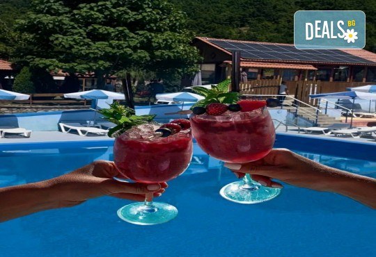 Екскурзия и шопинг за 1 ден до Делчево с посещение на комплекс Panorama Aqua Club, посещение на градския пазар, водач и транспорт от Роял Холидейз - Снимка 1