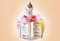 За кръщене! Красива тортa за Кръщенe с надпис Честито свето кръщене, кръстче, Библия и свещ от Сладкарница Джорджо Джани - Снимка