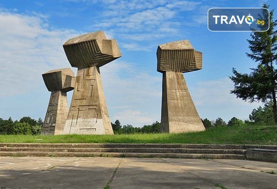 Пригответе се за незабравимо  парти с Неда Украден! 1 нощувка със закуска и празнична вечеря с жива музика, напитки без лимит и транспорт от Комфорт Травел - Снимка 7