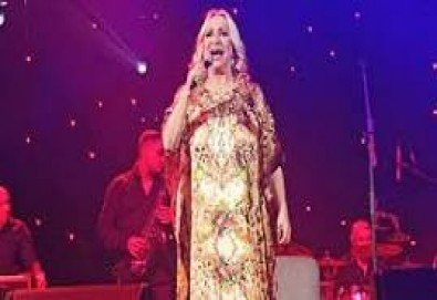 На купон в Ниш с Весна Змиянац! 1 нощувка със закуска и вечеря с жива музика, напитки без лимит и транспорт от Комфорт Травел - Снимка