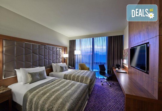 Нова година в Истанбул! 3 нощувки в хотел URANUS ISTANBUL TOPKAPI HOTEL 5*, закуски и посещение на Одрин от Дениз Травел - Снимка 18