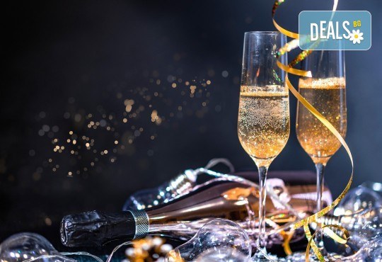 Нова година в Истанбул! 3 нощувки в хотел URANUS ISTANBUL TOPKAPI HOTEL 5*, закуски и посещение на Одрин от Дениз Травел - Снимка 1