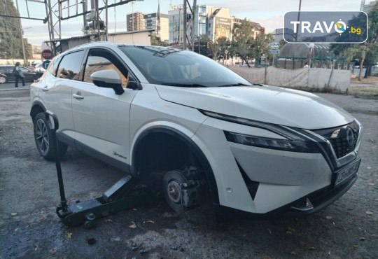 Подготви колата си за новия сезон! Смяна на 2 броя гуми на лек автомобил: сваляне, качване, демонтаж, монтаж и баланс в Автоцентър Торнадо - Снимка 3