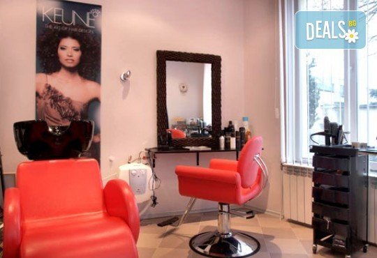 Ултразвуково почистване на лице, масаж, хидратация с кислород и витаминен коктейл+оформяне на вежди от център ''Енигма'' - Снимка 11