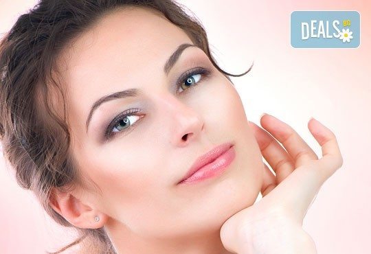 Ултразвуково почистване на лице, масаж, хидратация с кислород и витаминен коктейл+оформяне на вежди от център ''Енигма'' - Снимка 3