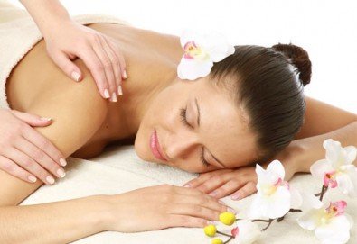 70- минутен класически масаж на цяло тяло, масаж на глава и -20% отстъпка за всички масажи в Салон за красота LB!