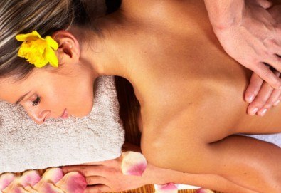 Отървете се от стреса и напрежението с класически, релаксиращ или лечебен масаж на гърба в Салон за красота LB!
