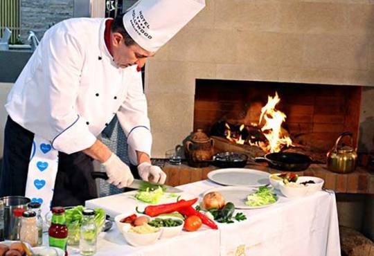 ​Нова Година 2016 в Босна и Херцеговина! 3 нощувки със закуски в Hollywood hotel 4*, Сараево, транспорт и много бонуси! - Снимка 6