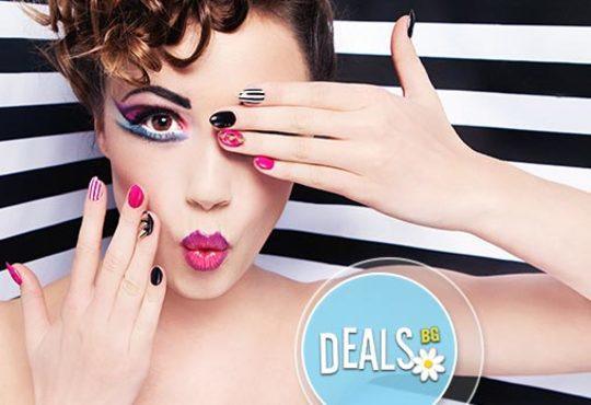 За забележителни и красиви ръце! Вземете класически маникюр с 2 декорации в студио за красота Дани, Варна! - Снимка 3