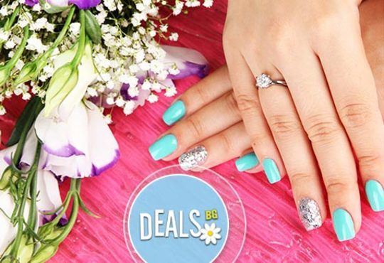 За забележителни и красиви ръце! Вземете класически маникюр с 2 декорации в студио за красота Дани, Варна! - Снимка 1