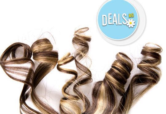 Слънце в косите! Кичури с фолио с Loreal Matrix, измиване, маска/ампула и прическа в салон Стилист Капанов, Стрелбище! - Снимка 1