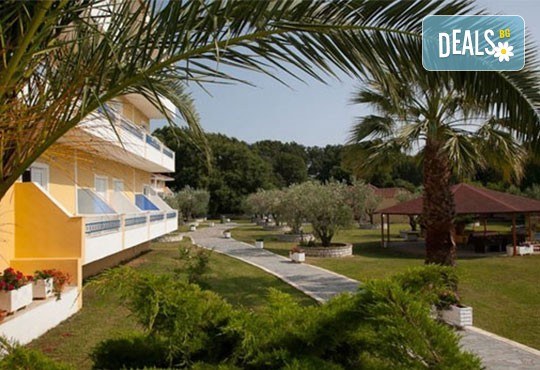 Септемврийски празници на Йонийското крайбрежие! 5 нощувки, закуски, вечери в Канали Бийч 3* и автобусен транспорт - Снимка 2