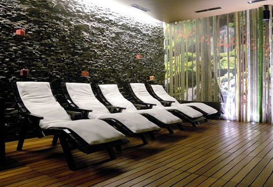 Предплатете 5.50 за 90-минутен релаксиращ масаж с масло със злато или хайвер и пилинг на цяло тяло в Санури СПА! - Снимка 5