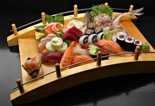Обичате ли разнообразието? Вземете 70 суши хапки с пушена сьомга, сурими раци, крема сирене и японска ряпа от Касаи Суши - Снимка 2