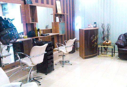 Цветни празници в Студио DIELS! Кичури Балеаж на всяка дължина на косата + терапия с маска и стилизиране на прическа! - Снимка 3