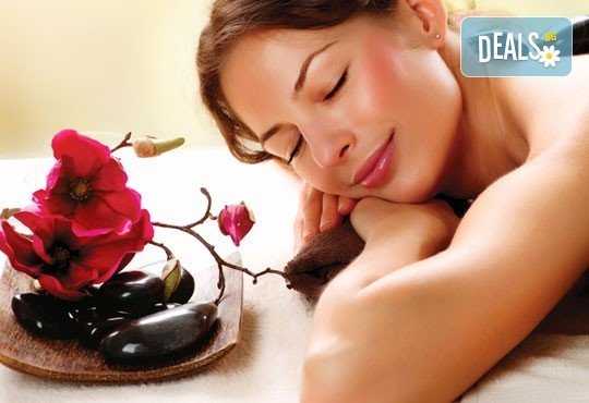 Отдайте се на релакс с едночасов масаж с топли вулканични камъни на цяло тяло в център Beauty&Relax, Варна! - Снимка 2