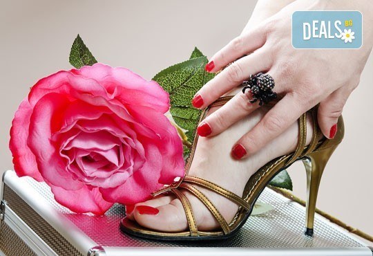 Заблестете с ярките цветове на Bluesky и SNB! Подарете си класически маникюр и педикюр с 4 декорации в салон Лаура стайл - Снимка 2