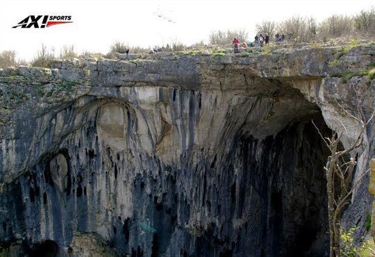 Октомврийски екстремен ден в района на пещера Проходна: бънджи скок, алпийски рапел, скално катерене и още от Ax! Sports - Снимка 4