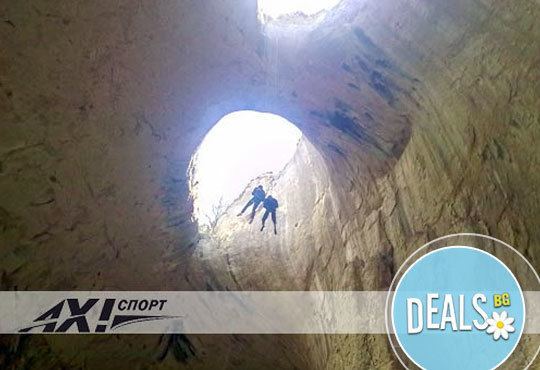 Октомврийски екстремен ден в района на пещера Проходна: бънджи скок, алпийски рапел, скално катерене и още от Ax! Sports - Снимка 2