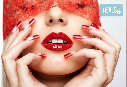 Поддръжка на ноктопластика с UV гел, лак и 2 декорации в салон за красота Визия и стил, Пловдив! - Снимка 1