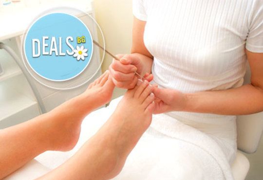 Красиви крака с козметичен педикюр с гел лак Susie Eileen от салон за красота Виктория, кв. Витоша! - Снимка 2