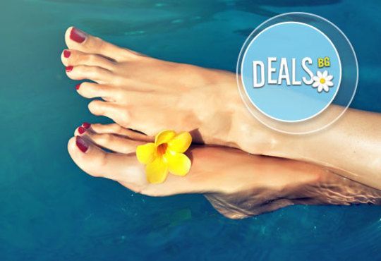 Красиви крака с козметичен педикюр с гел лак Susie Eileen от салон за красота Виктория, кв. Витоша! - Снимка 4