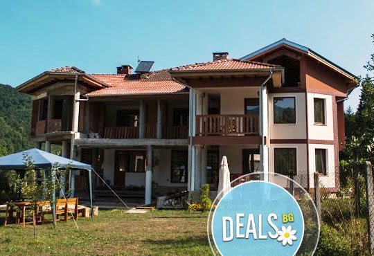 Златна есен в къща за гости Почивка 3*, с. Черни осъм! 1 нощувка за двама, за до 4-ма в апартамент или наем на цялата къща! - Снимка 1