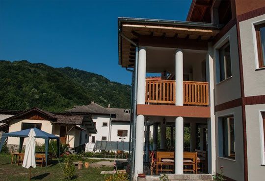 Златна есен в къща за гости Почивка 3*, с. Черни осъм! 1 нощувка за двама, за до 4-ма в апартамент или наем на цялата къща! - Снимка 11