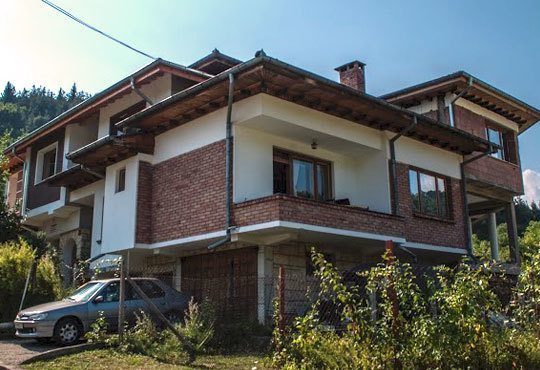 Златна есен в къща за гости Почивка 3*, с. Черни осъм! 1 нощувка за двама, за до 4-ма в апартамент или наем на цялата къща! - Снимка 2