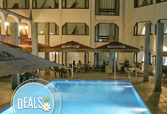 До края на ноември в Брацигово! 1 нощувка със закуска, обяд и вечеря в СПА хотел Виктория, ползване на басейн - Снимка 1