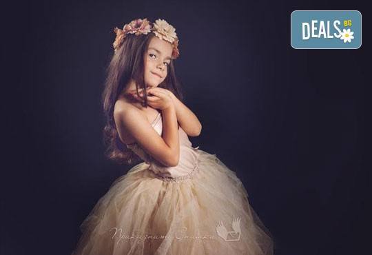 Детска, бебешка или семейна фотосесия в студио с 12 обработени кадъра от Приказните снимки! - Снимка 10