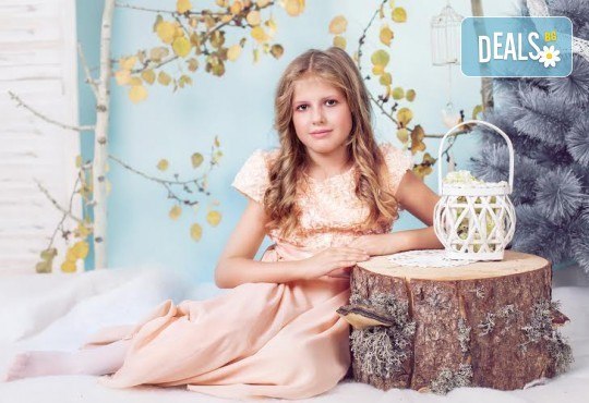 Детска, бебешка или семейна фотосесия в студио с 12 обработени кадъра от Приказните снимки! - Снимка 2