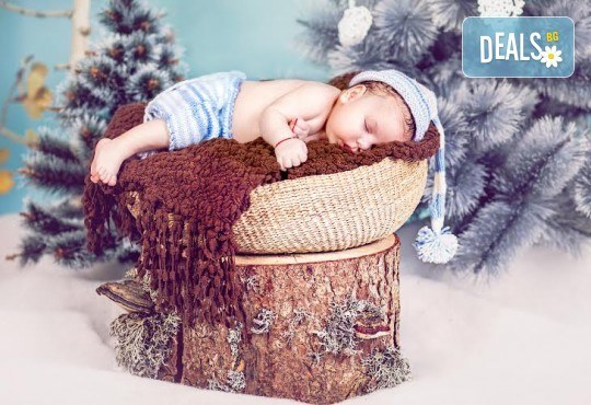 Детска, бебешка или семейна фотосесия в студио с 12 обработени кадъра от Приказните снимки! - Снимка 1