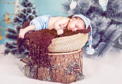 Детска, бебешка или семейна фотосесия в студио с 12 обработени кадъра от Приказните снимки!