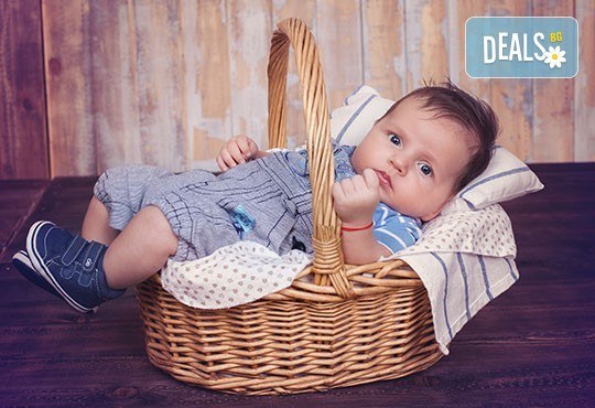 Детска, бебешка или семейна фотосесия в студио с 12 обработени кадъра от Приказните снимки! - Снимка 6