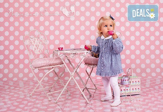 Детска, бебешка или семейна фотосесия в студио с 12 обработени кадъра от Приказните снимки! - Снимка 14