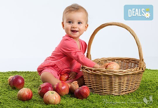 Детска, бебешка или семейна фотосесия в студио с 12 обработени кадъра от Приказните снимки! - Снимка 8