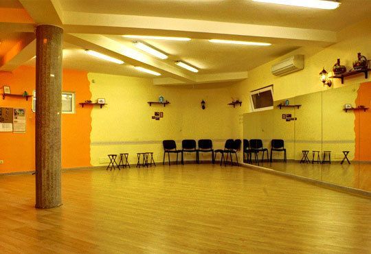 Раздвижете се и се забавлявайте! 5 посещения на занимания по зумба в зала Dance It, Студентски град! - Снимка 4