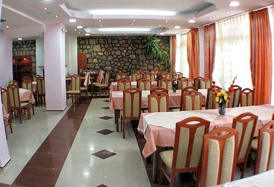 Нова година в Охрид, Македония! 3 нощувки с 3 закуски, 1 обикновена и 2 празнични вечери, транспорт, разходка из Скопие! - Снимка 6