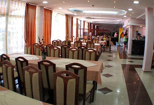 Нова година в Охрид, Македония! 3 нощувки с 3 закуски, 1 обикновена и 2 празнични вечери, транспорт, разходка из Скопие! - Снимка 7