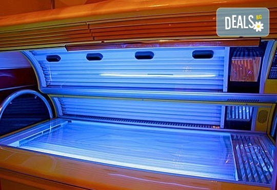 Маникюр с дълготраен лак Gelish или Bluesky, пилинг, подхранващ крем, 4 декорации или сваляне на гел лак от Долче Вита! - Снимка 11