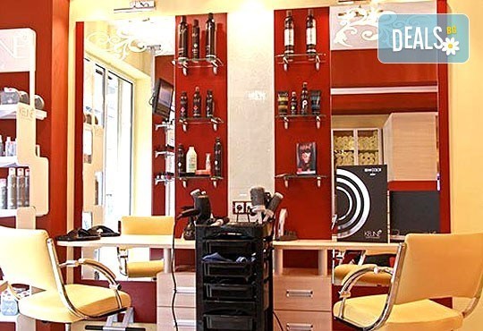 Маникюр с дълготраен лак Gelish или Bluesky, пилинг, подхранващ крем, 4 декорации или сваляне на гел лак от Долче Вита! - Снимка 12