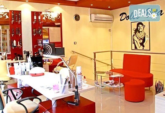 Маникюр с дълготраен лак Gelish или Bluesky, пилинг, подхранващ крем, 4 декорации или сваляне на гел лак от Долче Вита! - Снимка 4