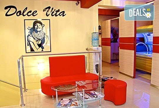 Маникюр с дълготраен лак Gelish или Bluesky, пилинг, подхранващ крем, 4 декорации или сваляне на гел лак от Долче Вита! - Снимка 6