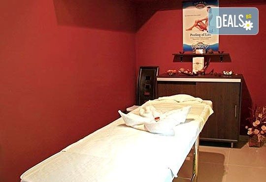 Маникюр с дълготраен лак Gelish или Bluesky, пилинг, подхранващ крем, 4 декорации или сваляне на гел лак от Долче Вита! - Снимка 7