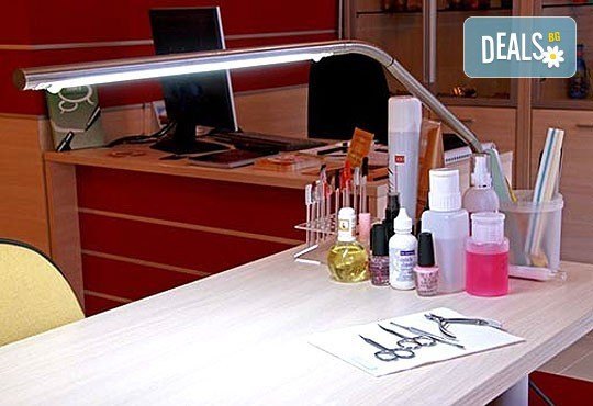 Маникюр с дълготраен лак Gelish или Bluesky, пилинг, подхранващ крем, 4 декорации или сваляне на гел лак от Долче Вита! - Снимка 10