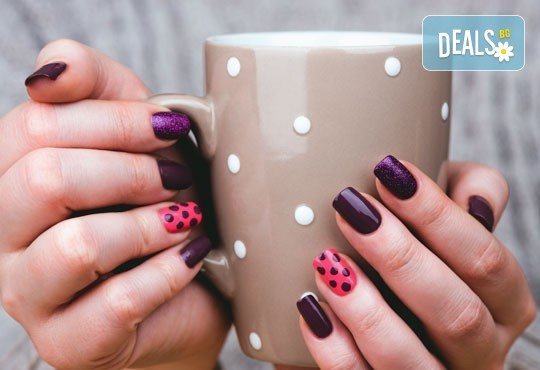 Маникюр с дълготраен лак Gelish или Bluesky, пилинг, подхранващ крем, 4 декорации или сваляне на гел лак от Долче Вита! - Снимка 2