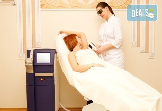 Отървете се от нежеланото окосмяване с фотоепилация на зона по избор от студио за красота Клеопатра в Пловдив! - Снимка 3